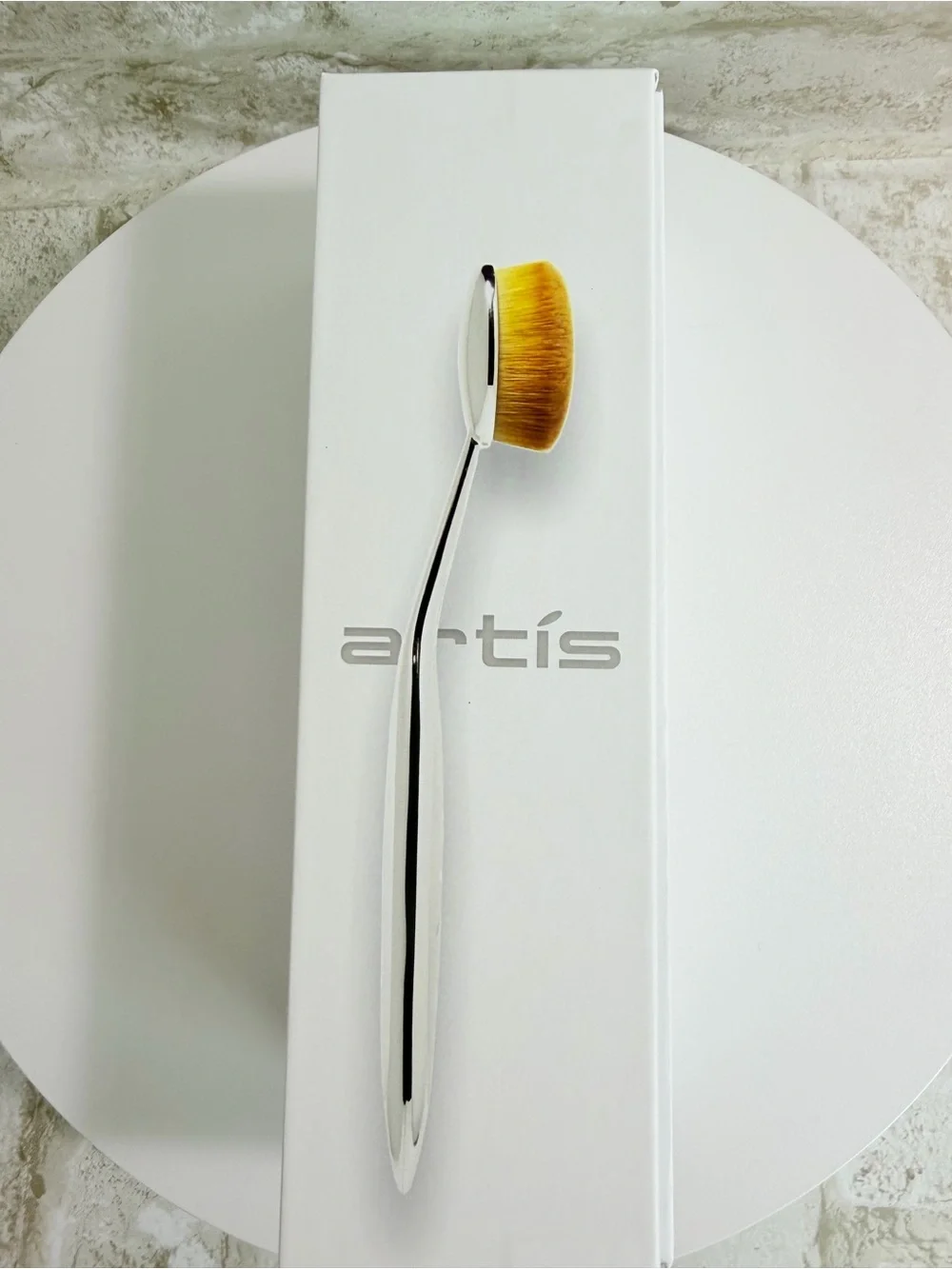 artis Oval 6 Mirror Makeup Brush - White